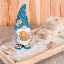 Deko-Figur, Wichtel mit Muscheln 1, 7,1cm x 8,6cm x 17,6cm