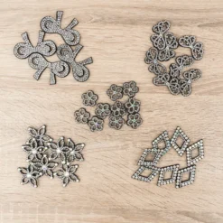 Filzornamente mit Strass-Steinen, 5 versch. Designs & Größen, schwarzer Filz, 35 Stück