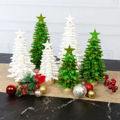 Filz-Tannenbaum zum Zusammenbauen, grün, Ø 12,5cm, 21,5cm hoch, 34-teilig