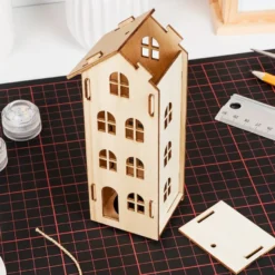 Haus aus Holz, zum Zusammenstecken, Design 3, 7cm x 5,6cm x 15,5cm