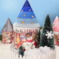 LED-Lichthaus, Nostalgische Weihnacht 1, Ø 11cm, 22cm hoch, inkl. Draht-Lichterkette, mit Timer