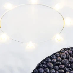 LED-Podest mit Drehbühne, Diorama Berglandschaft, 8 LED-Lämpchen, warmweiß, Timer-Funktion